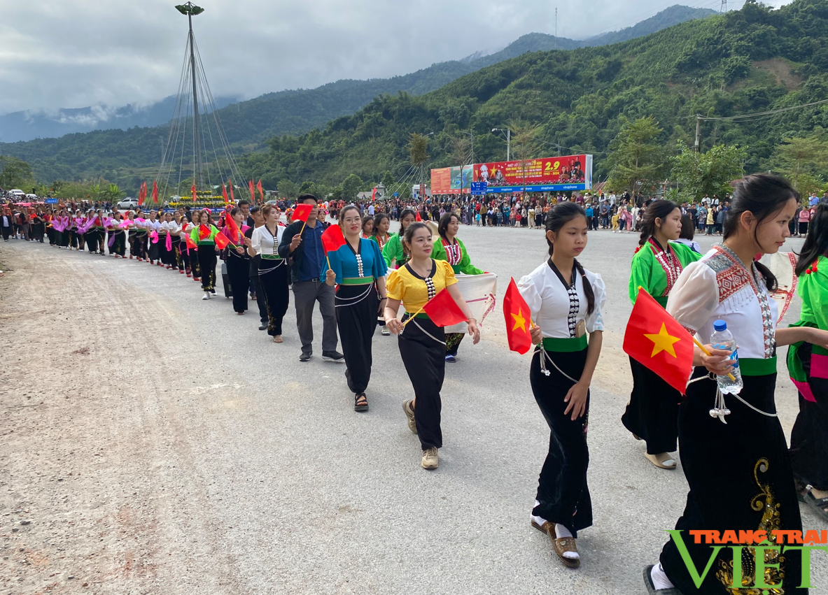 Lễ hội đường phố ở Mường Tè - nơi gặp gỡ, thăng hoa sắc màu biên giới - Ảnh 14.