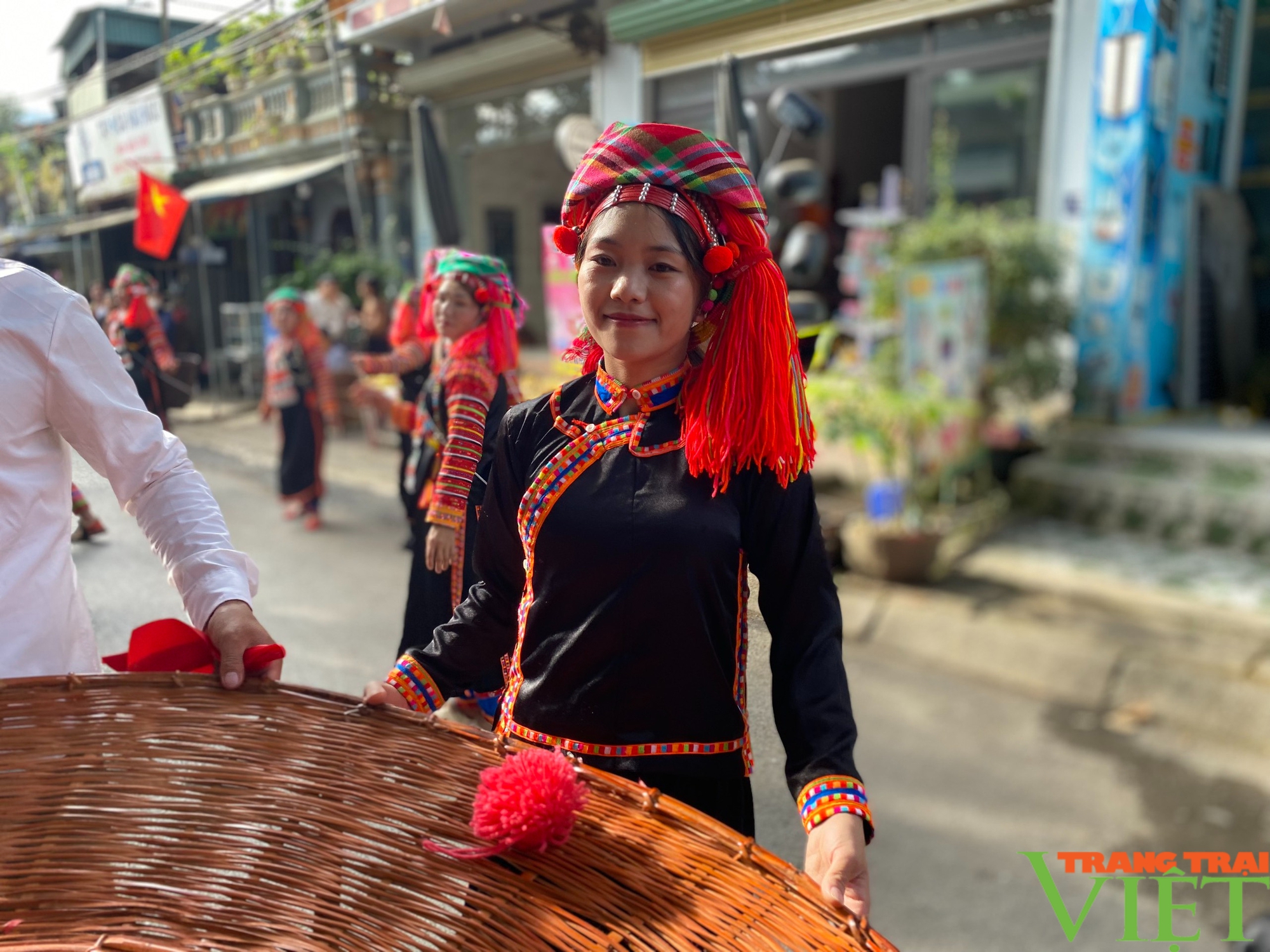 Lễ hội đường phố ở Mường Tè - nơi gặp gỡ, thăng hoa sắc màu biên giới - Ảnh 16.