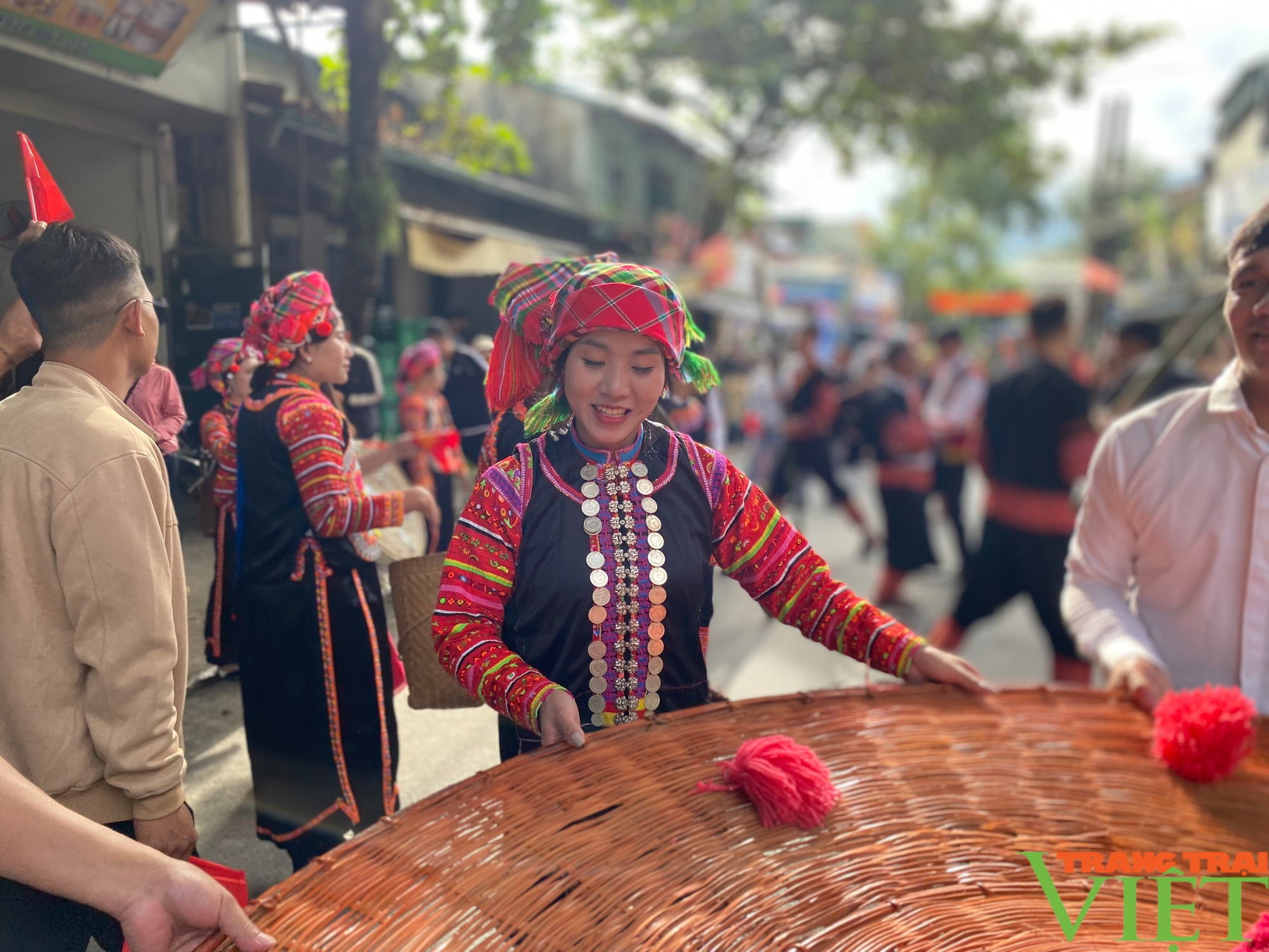 Lễ hội đường phố ở Mường Tè - nơi gặp gỡ, thăng hoa sắc màu biên giới - Ảnh 17.