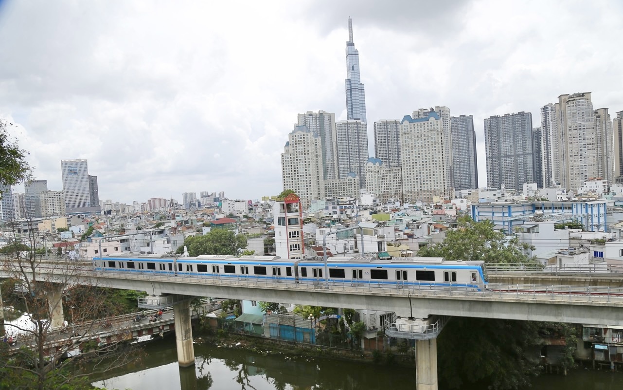 Hoàn thành đăng kiểm, 17 đoàn tàu metro số 1 chờ khởi hành - Ảnh 2.