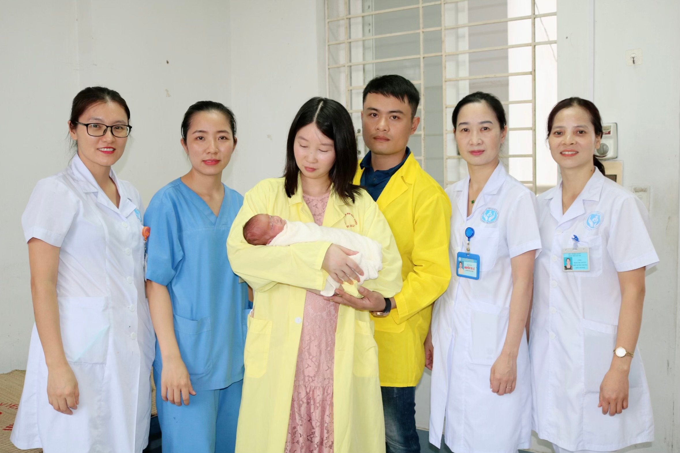 Những điểm mới nhất trong chế độ thai sản cho lao động nam từ năm 2025 - Ảnh 2.