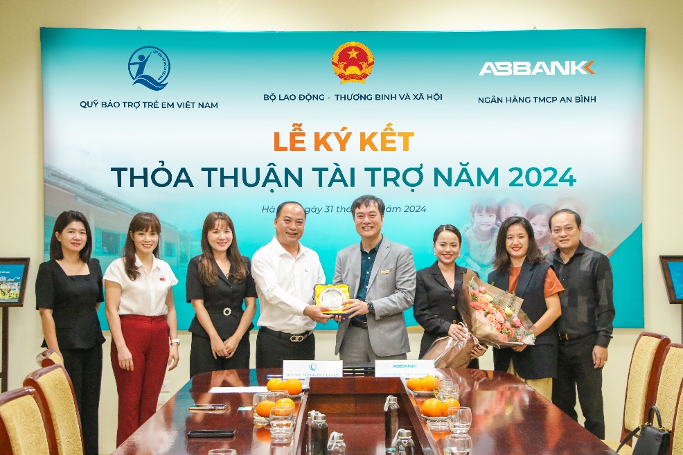 ABBANK và quỹ bảo trợ trẻ em Việt Nam chính thức chung tay vì sự nghiệp chăm sóc, bảo vệ, phát triển trẻ em - Ảnh 1.