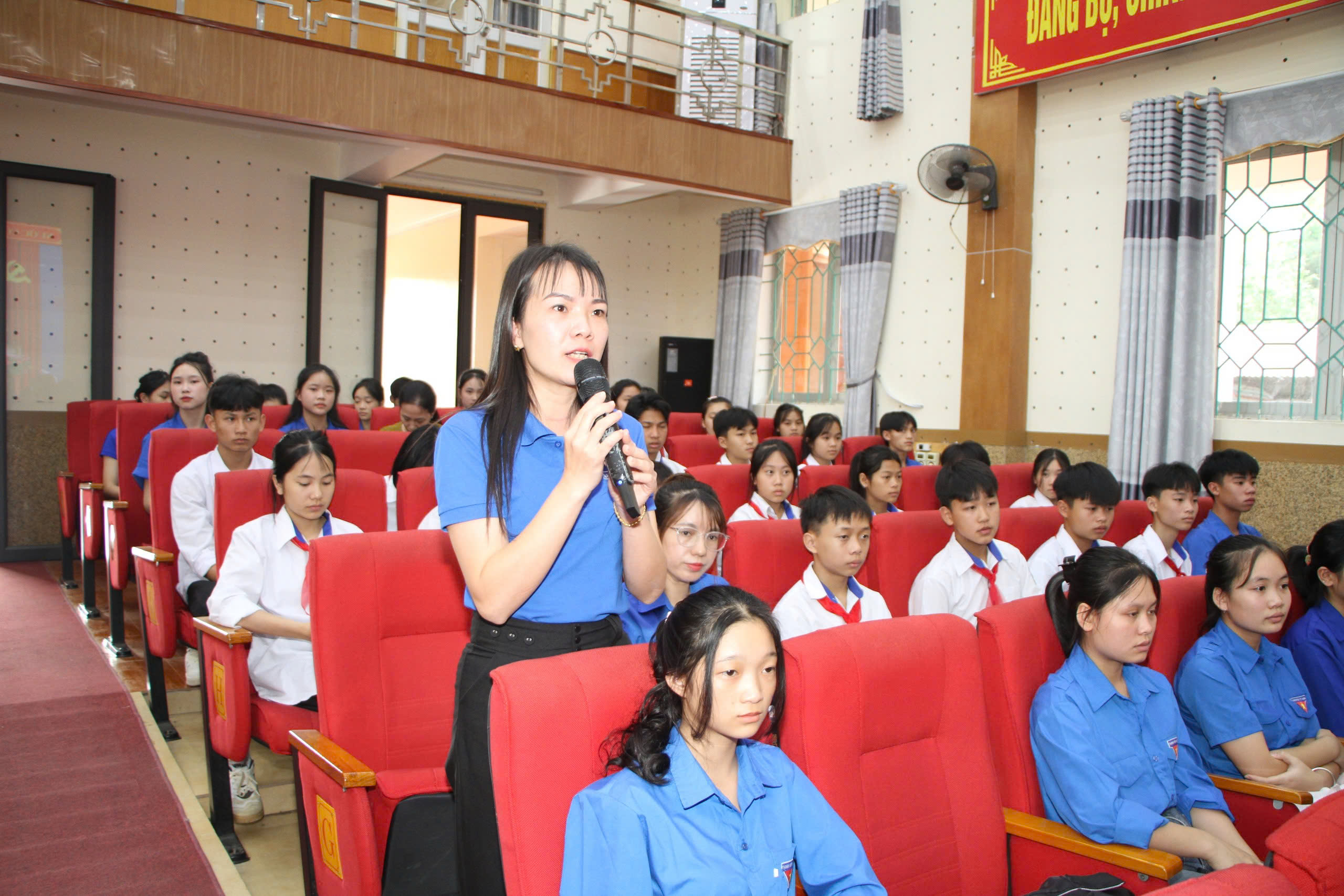 Lai Châu: Chủ tịch UBND huyện Than Uyên đối thoại với thanh thiếu niên năm - Ảnh 3.