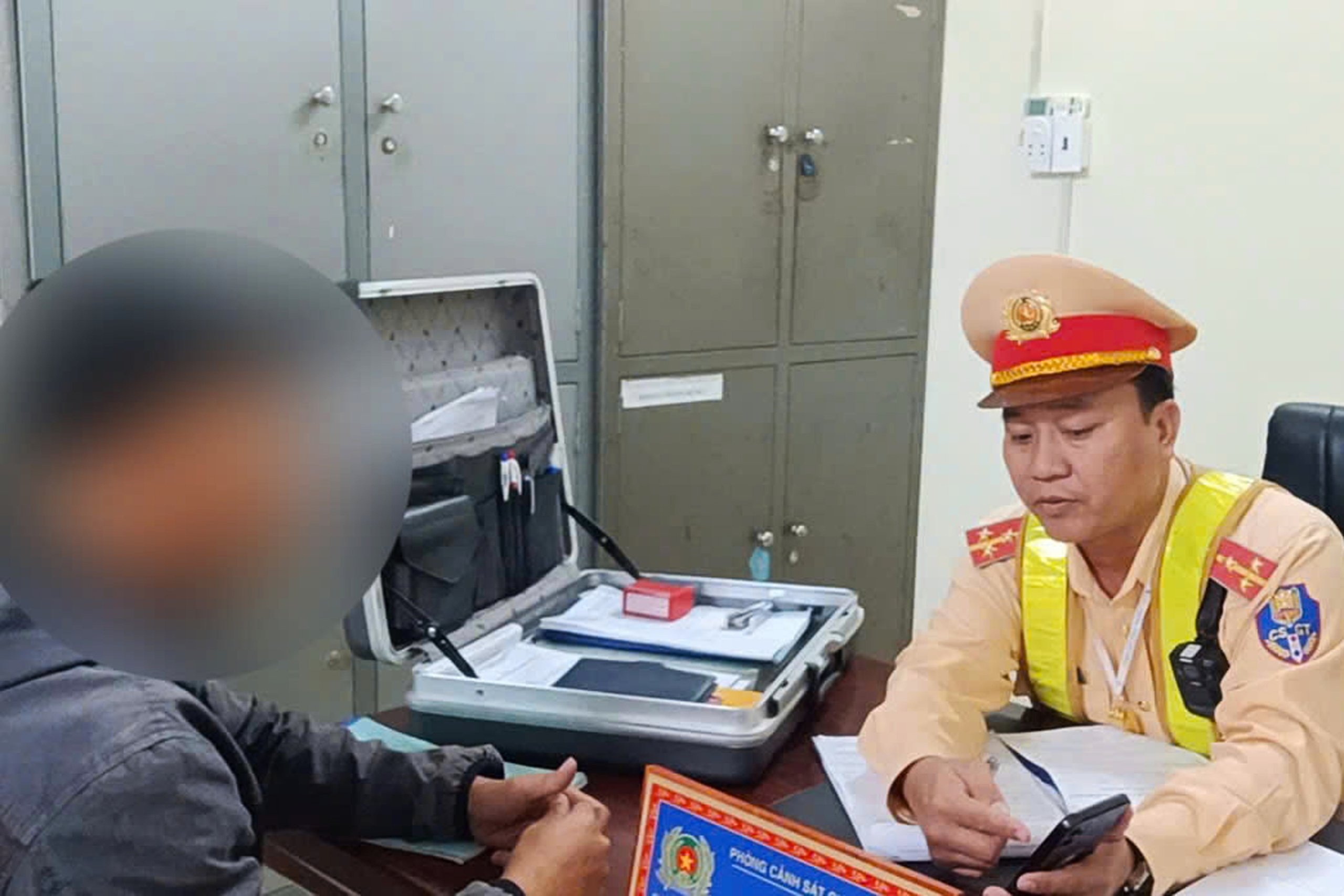 Đắk Nông: Nhiều tài xế xe khách "bất ngờ" khi bị xử phạt qua camera hành trình- Ảnh 2.
