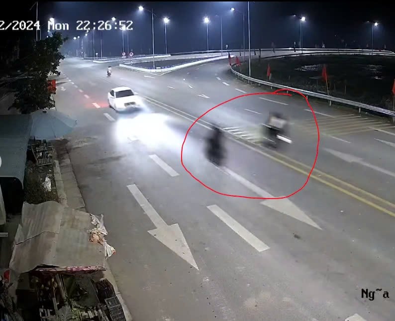 Vụ xe máy phóng nhanh, lấn làn tông thẳng vào ô tô khiến 2 người thương vong ở Thiệu Hoá, Thanh Hoá - Ảnh 1.