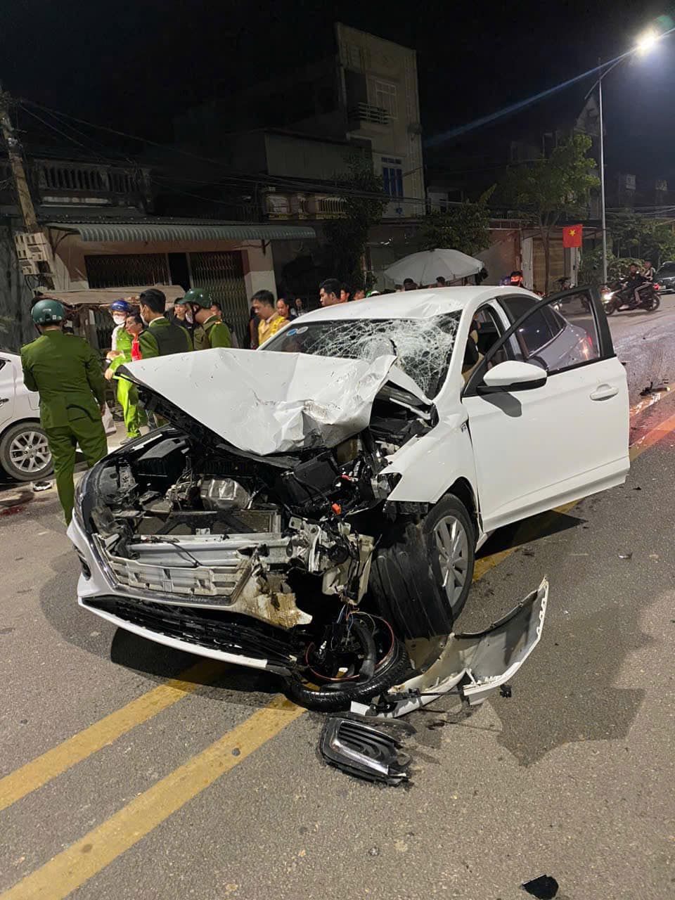 Vụ xe máy phóng nhanh, lấn làn tông thẳng vào ô tô khiến 2 người thương vong ở Thiệu Hoá, Thanh Hoá - Ảnh 3.