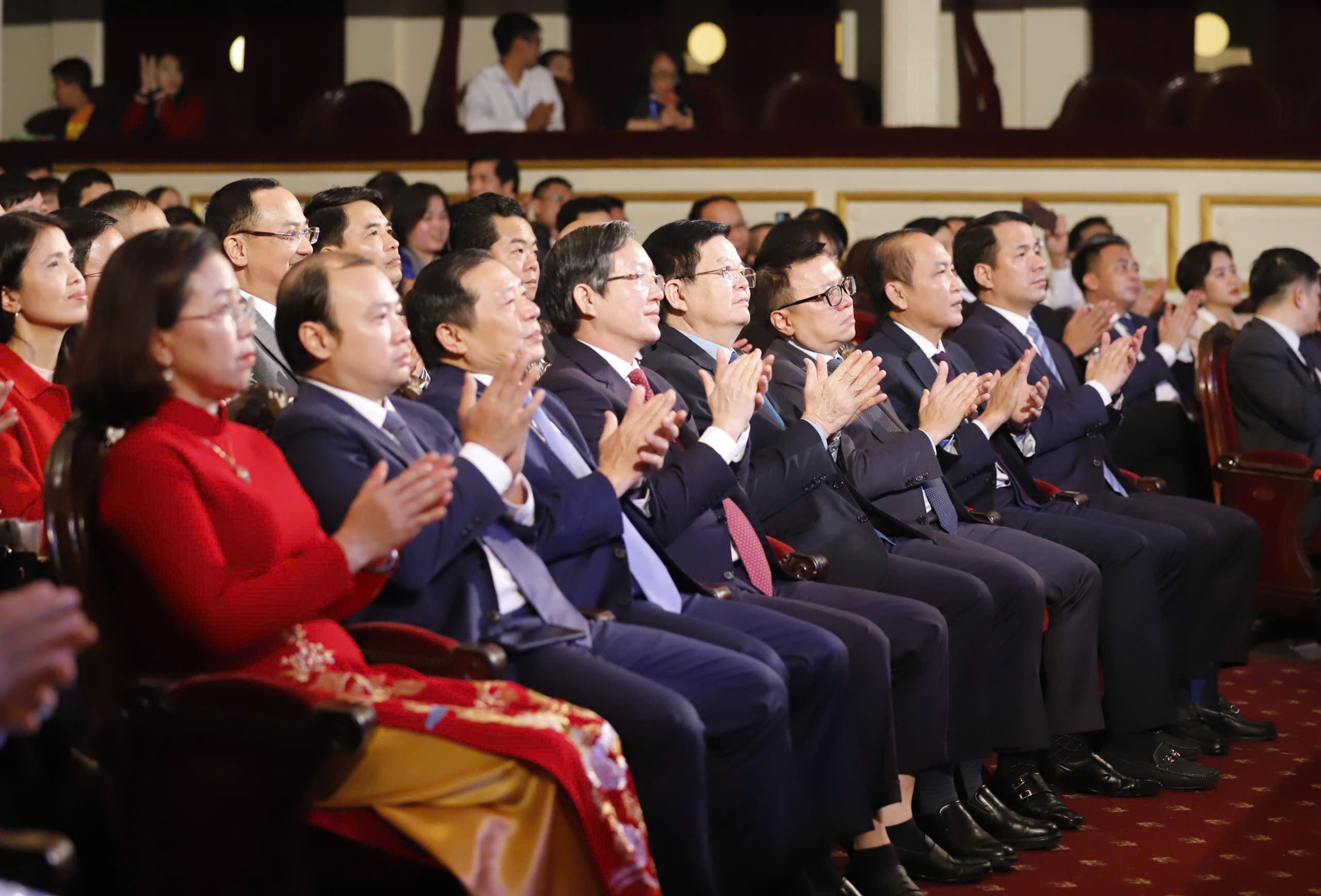 Lễ trao Giải báo chí toàn quốc về nông nghiệp, nông dân, nông thôn Việt Nam lần thứ II năm 2024 - Ảnh 1.