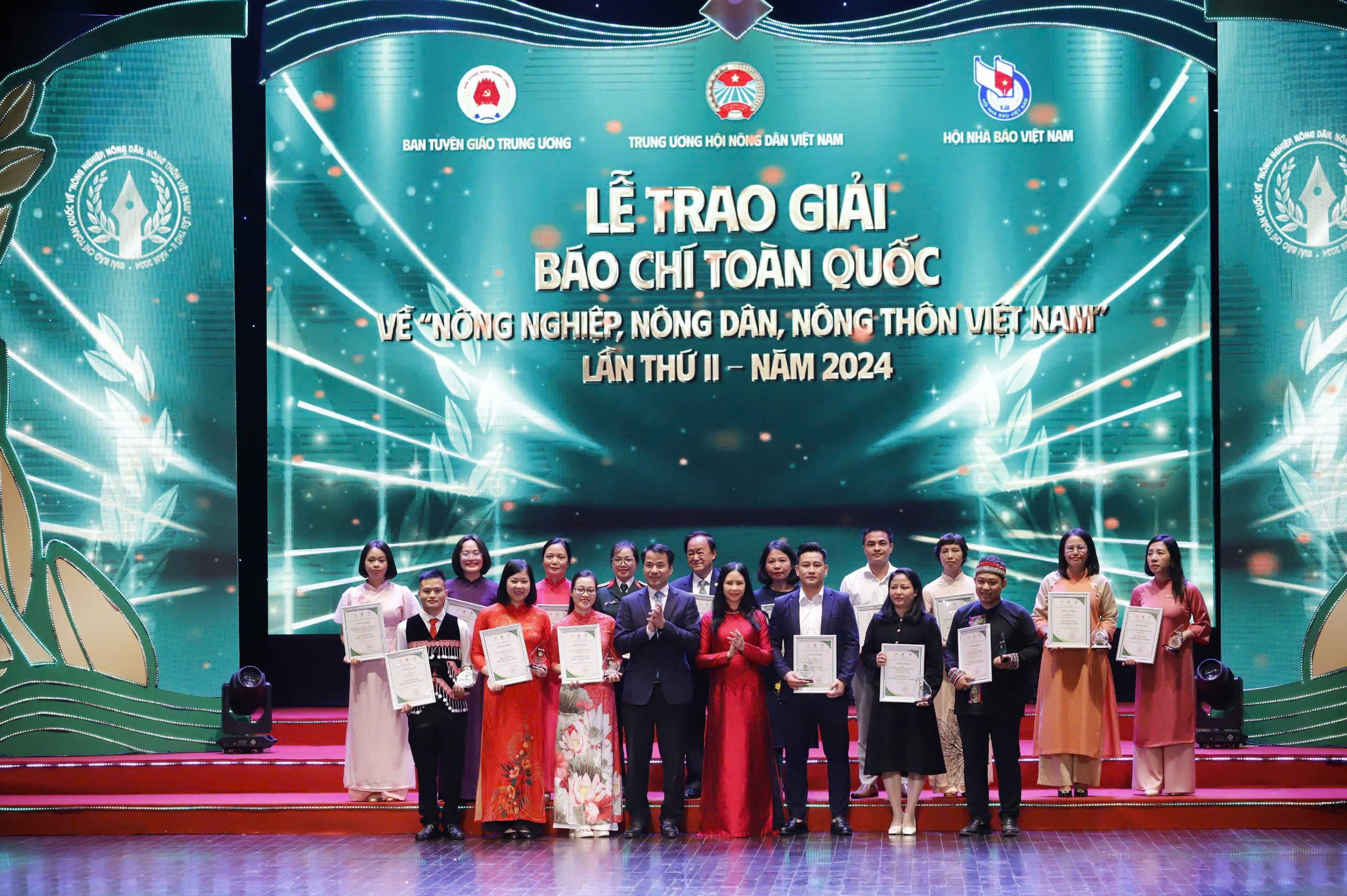 Lễ trao Giải báo chí toàn quốc về nông nghiệp, nông dân, nông thôn Việt Nam lần thứ II năm 2024 - Ảnh 1.
