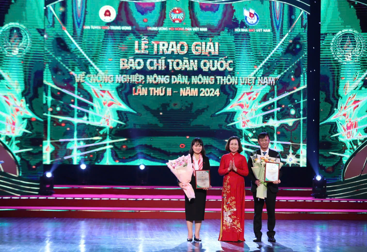 Lễ trao Giải báo chí toàn quốc về nông nghiệp, nông dân, nông thôn Việt Nam lần thứ II năm 2024 - Ảnh 1.