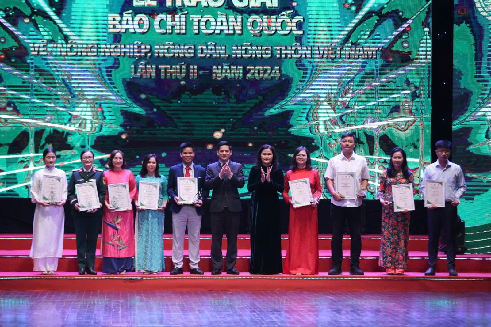 Lễ trao Giải báo chí toàn quốc về nông nghiệp, nông dân, nông thôn Việt Nam lần thứ II năm 2024 - Ảnh 1.