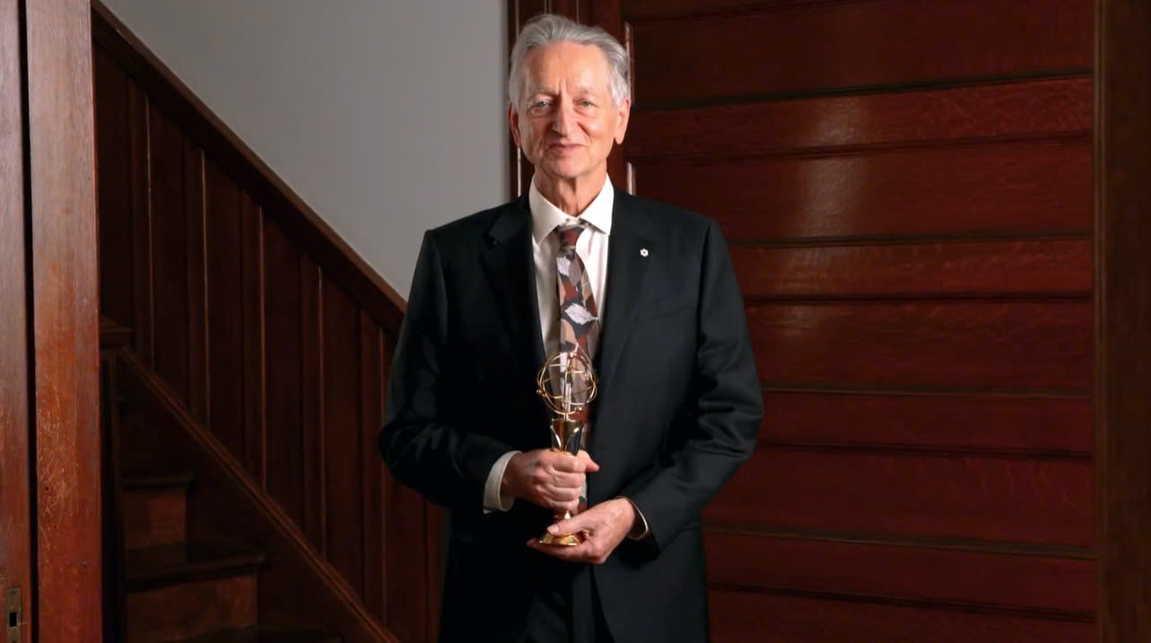 “Cha đẻ AI” Geoffrey Hinton: Giải VinFuture linh hoạt hơn Giải Nobel - Ảnh 1.