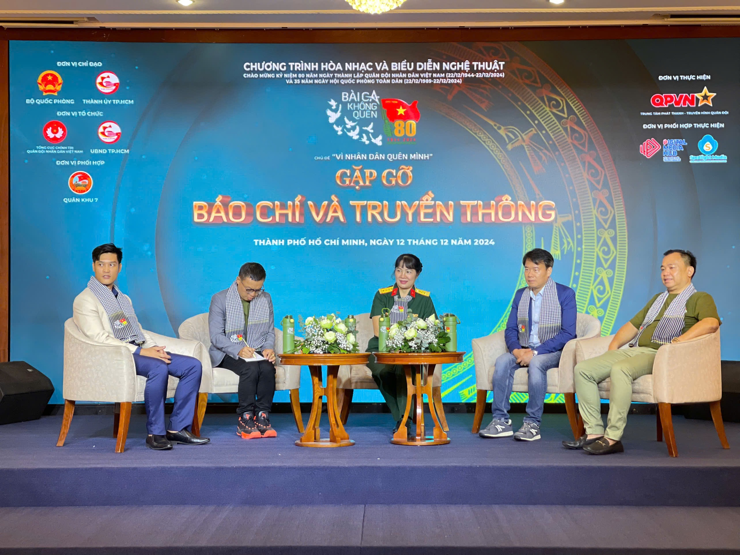 Cẩm Vân, Đức Tuấn, Phan Mạnh Quỳnh góp mặt trong "Bài ca không quên" - Ảnh 1.