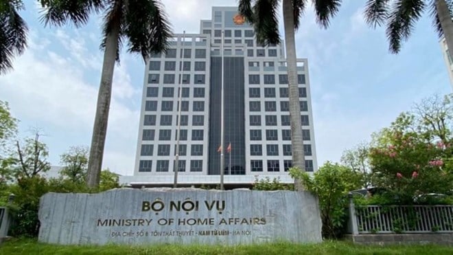 Bộ Nội vụ lên tiếng trước thông tin về chế độ chính sách với cán bộ sau tinh gọn bộ máy - Ảnh 1.