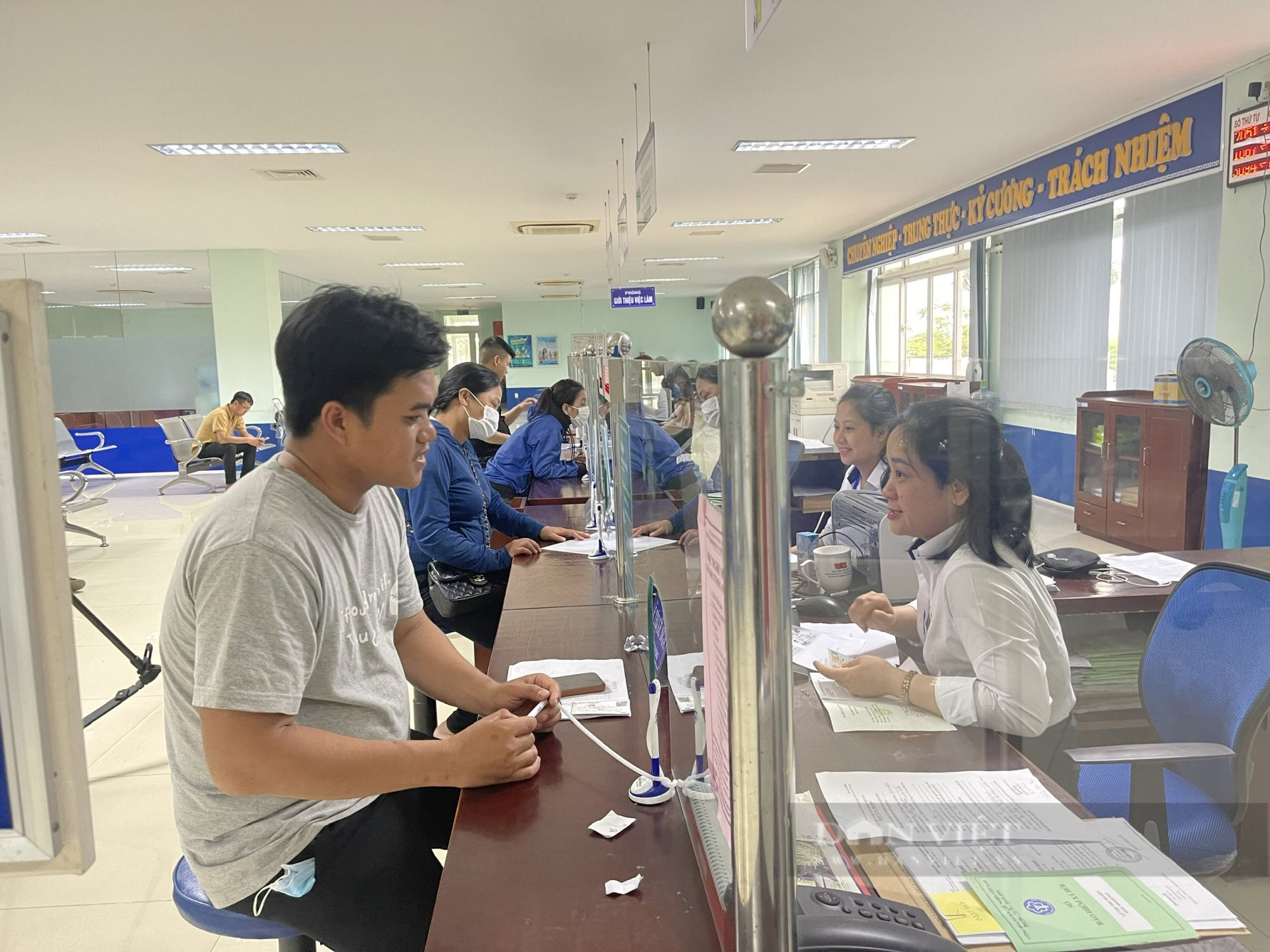Chính sách hỗ trợ cán bộ dôi dư tại các địa phương: Ai cũng nên biết để không bị bỏ lại phía sau - Ảnh 1.