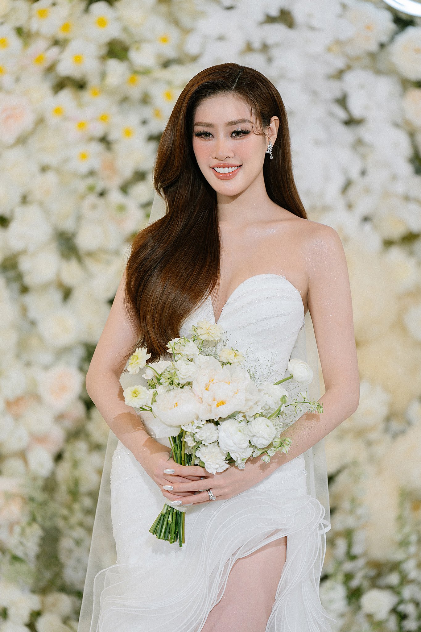 Đám cưới Hoa hậu Khánh Vân gây "choáng" với không gian lộng lẫy, quy tụ dàn sao đình đám - Ảnh 1.