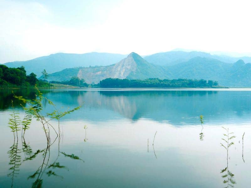 Ngỡ ngàng điểm du lịch chỉ cách Hà Nội 40km, cảnh sắc đẹp được ví như “Thụy Sĩ thu nhỏ” - Ảnh 3.
