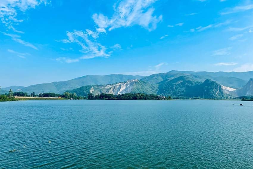 Ngỡ ngàng điểm du lịch chỉ cách Hà Nội 40km, cảnh sắc đẹp được ví như “Thụy Sĩ thu nhỏ” - Ảnh 7.