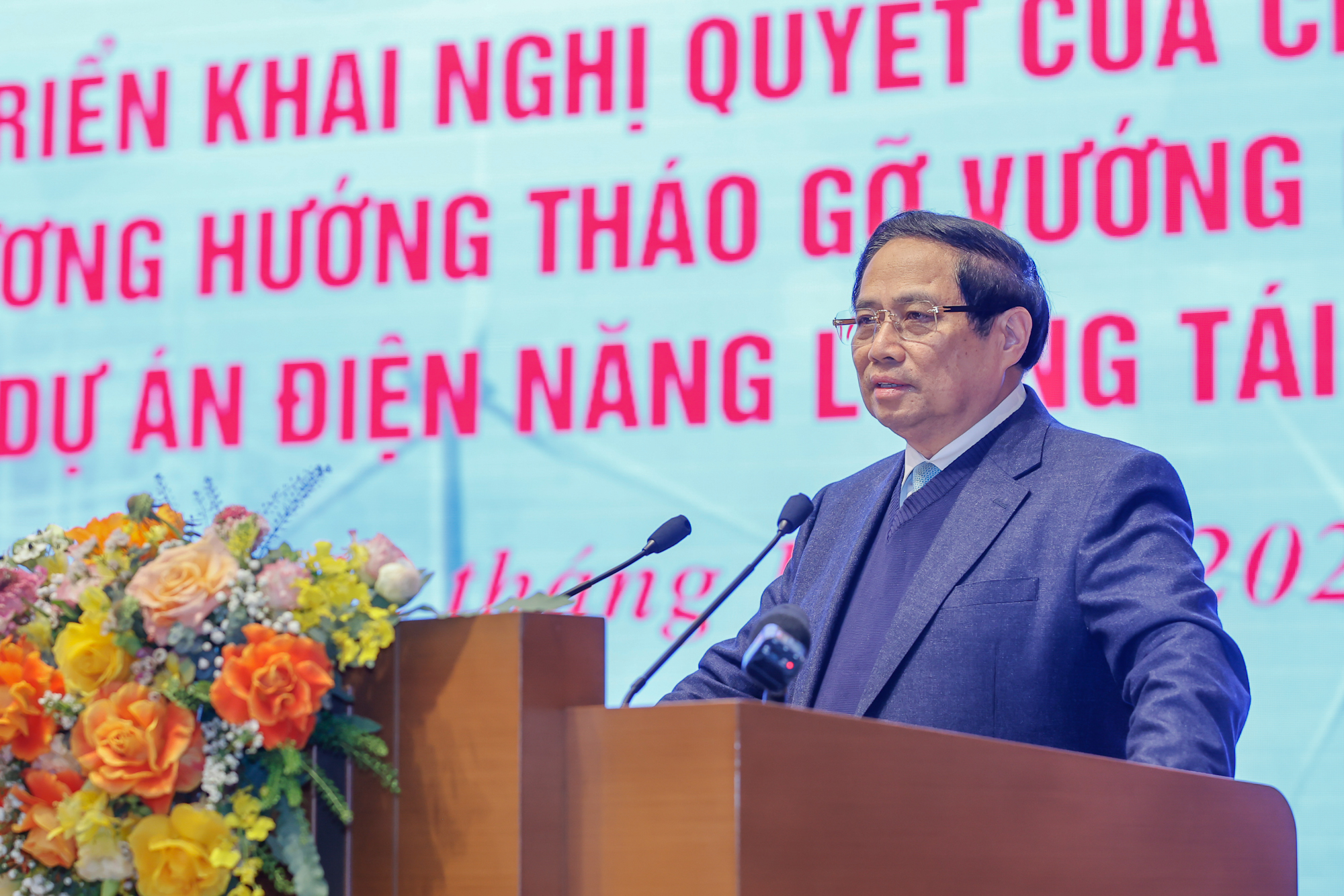 Thủ tướng: Sẽ xử nghiêm việc chạy chọt để “gỡ” dự án điện tái tạo sai phạm- Ảnh 2.