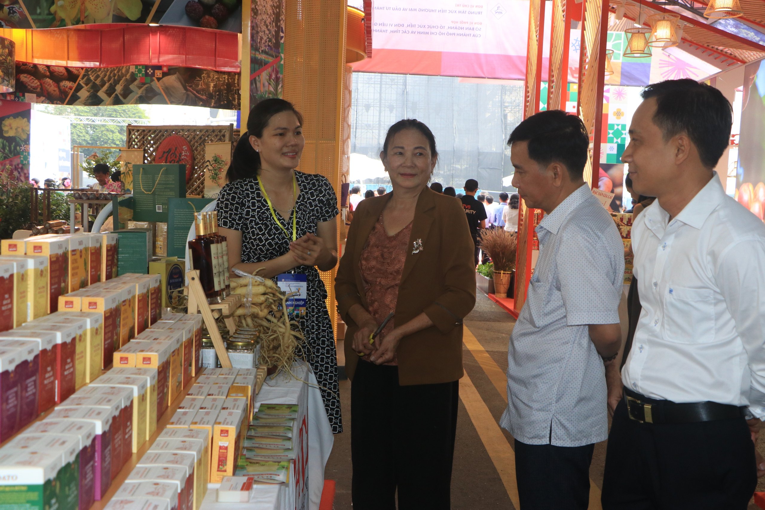 Trải nghiệm làm nghệ nhân tại Tinh hoa làng nghề 2024 - Ảnh 3.