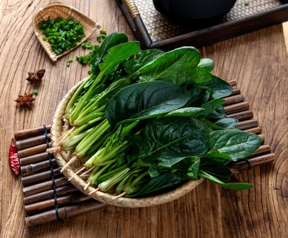 Loại rau "vua vitamin K", kali cao hơn chuối, giúp bảo vệ hệ tim mạch, tốt xương, bổ máu - Ảnh 1.