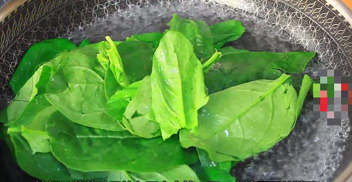 Loại rau "vua vitamin K", kali cao hơn chuối, giúp bảo vệ hệ tim mạch, tốt xương, bổ máu - Ảnh 4.