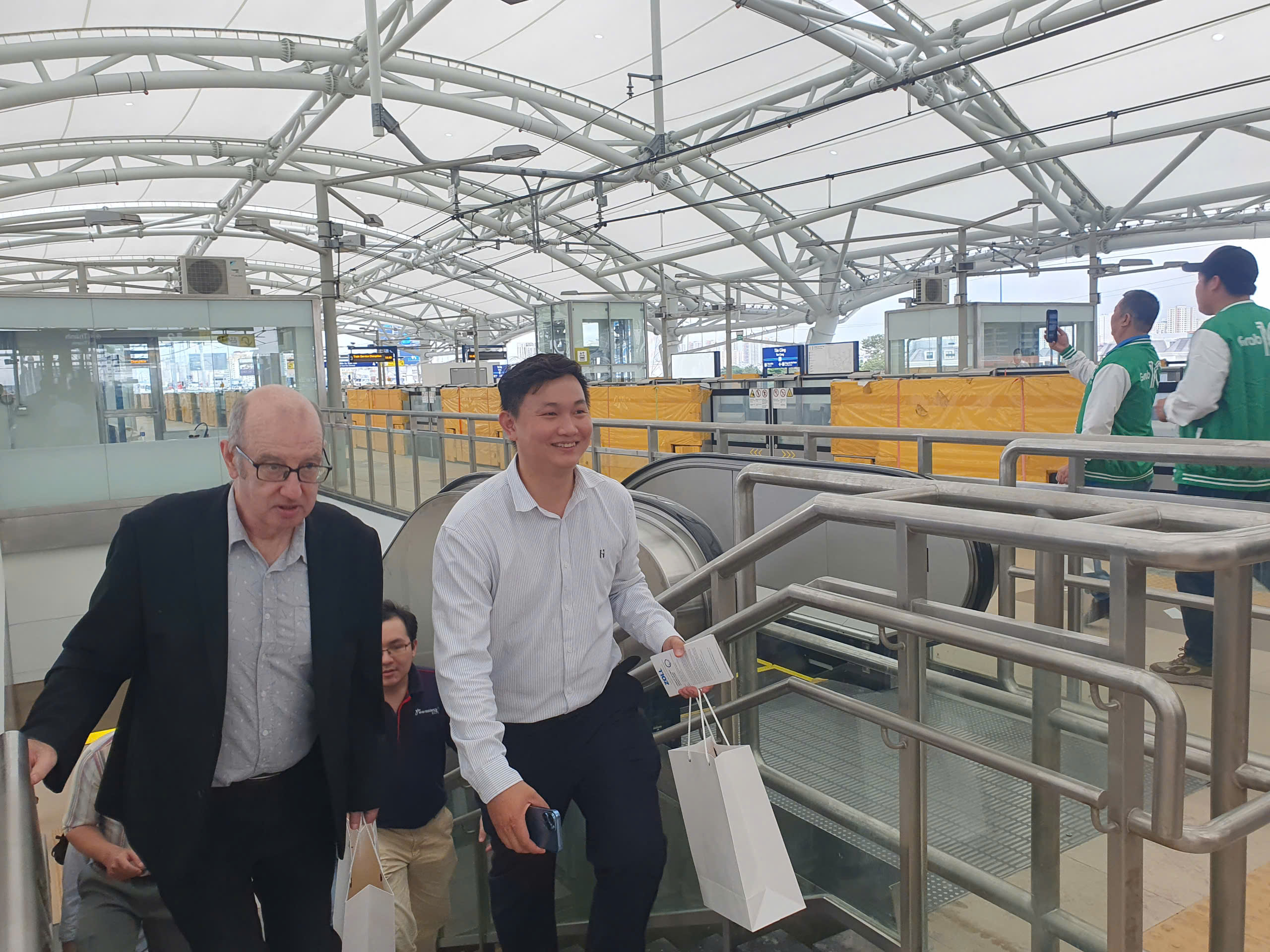 Tin vui: Đi Metro đặt xe công nghệ sẽ được giảm giá - Ảnh 1.