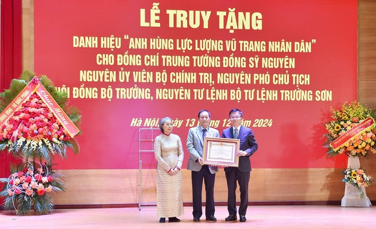 Truy tặng danh hiệu Anh hùng lực lượng vũ trang nhân dân cho Trung tướng Đồng Sỹ Nguyên - Ảnh 1.