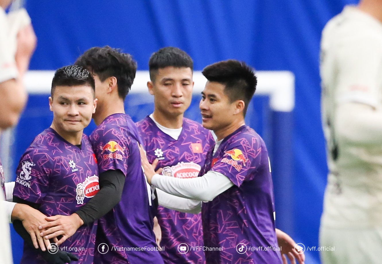 Tin sáng (13/12): HLV Kim Sang-sik “gặp rắc rối” về Quang Hải? - Ảnh 1.