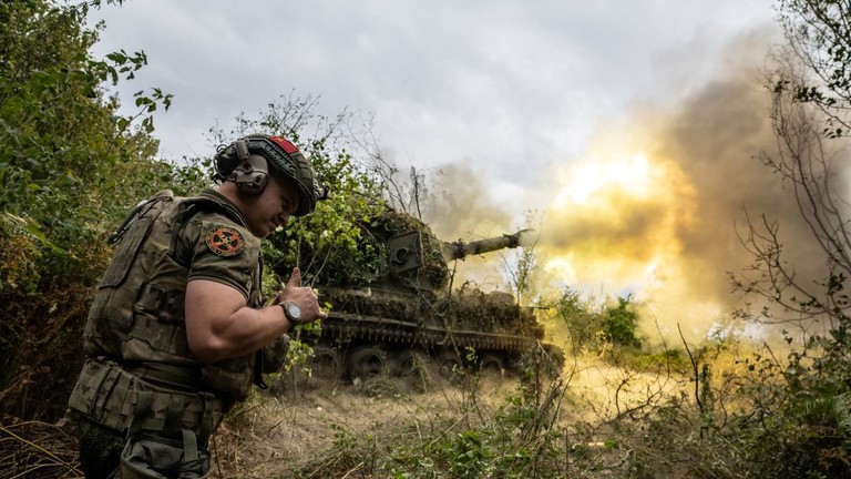 Binh lính Ukraine trên bờ vực bị bao vây tại 4 ngôi làng ở Donetsk - Ảnh 1.