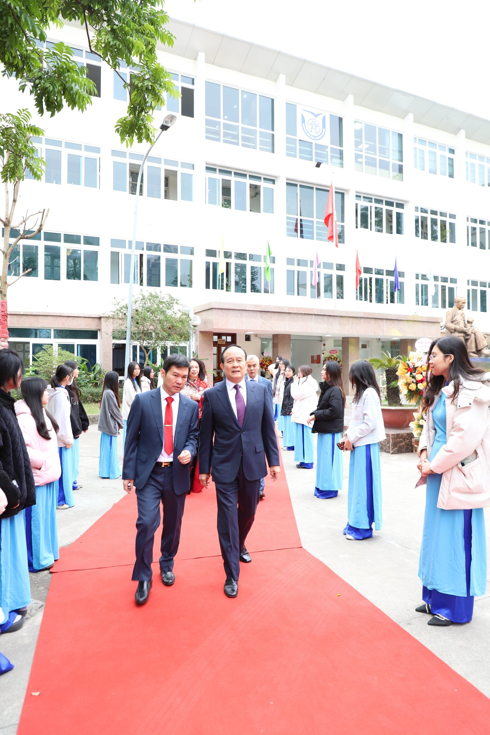 Hiệu trưởng trường đại học công lập duy nhất UBND Hà Nội quản lý: "Mục tiêu trở thành đại học thông minh" - Ảnh 1.