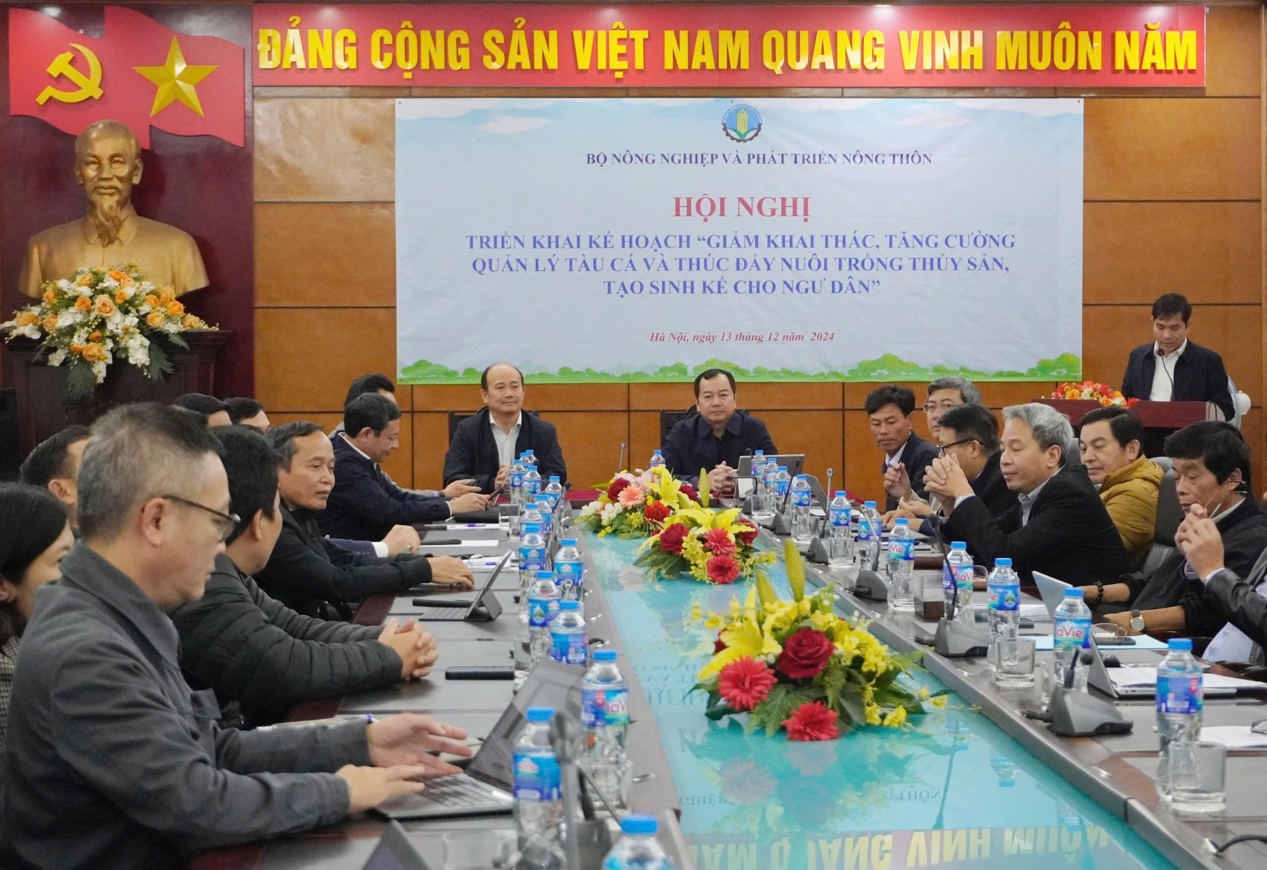 Chuyển đổi nghề, tạo sinh kế để hạn chế đánh bắt thủy sản kiểu tận diệt, một HTX ở Bến Tre thu 65 tỷ đồng - Ảnh 2.