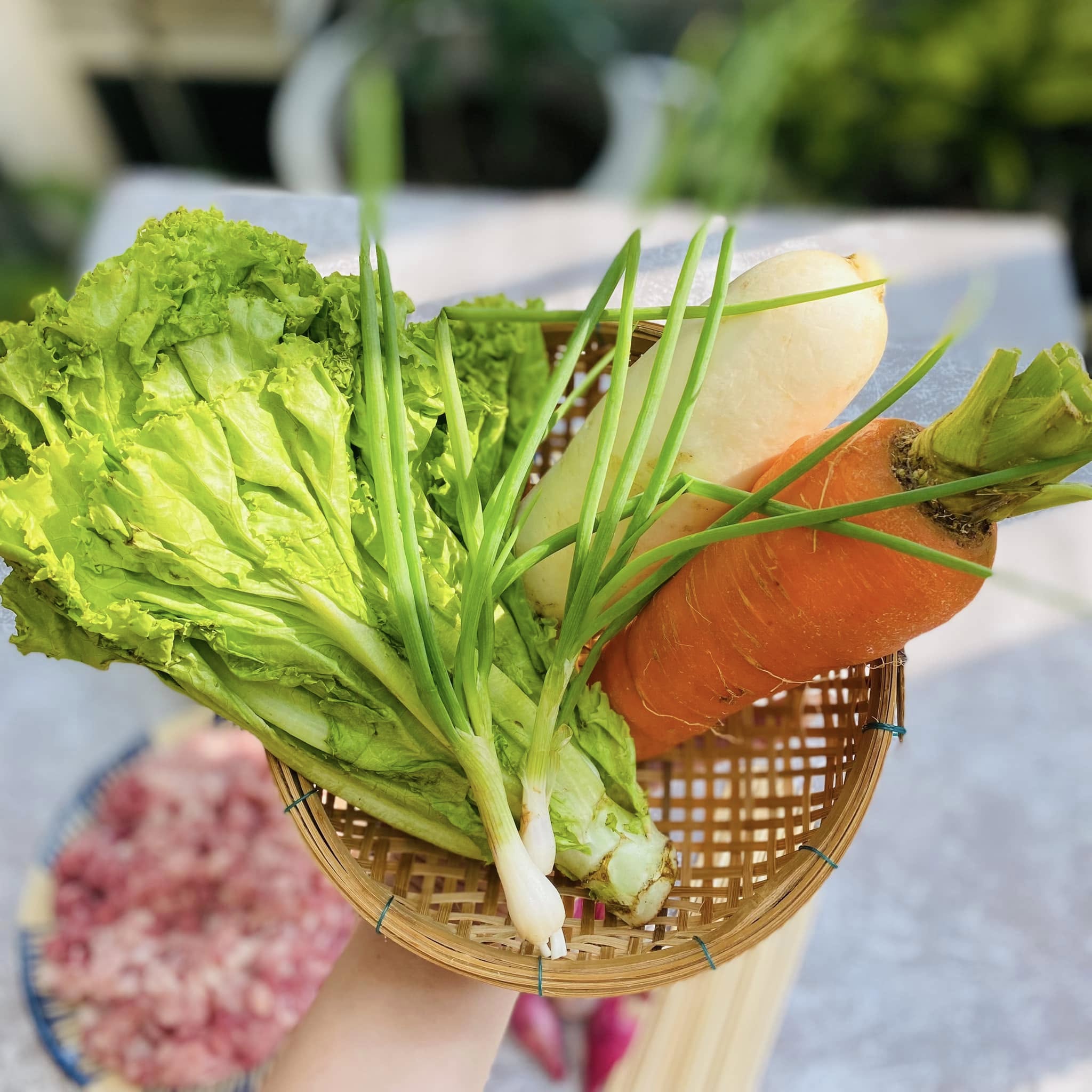 Mách bạn bí quyết làm món nem lụi thơm ngon tại nhà- Ảnh 2.