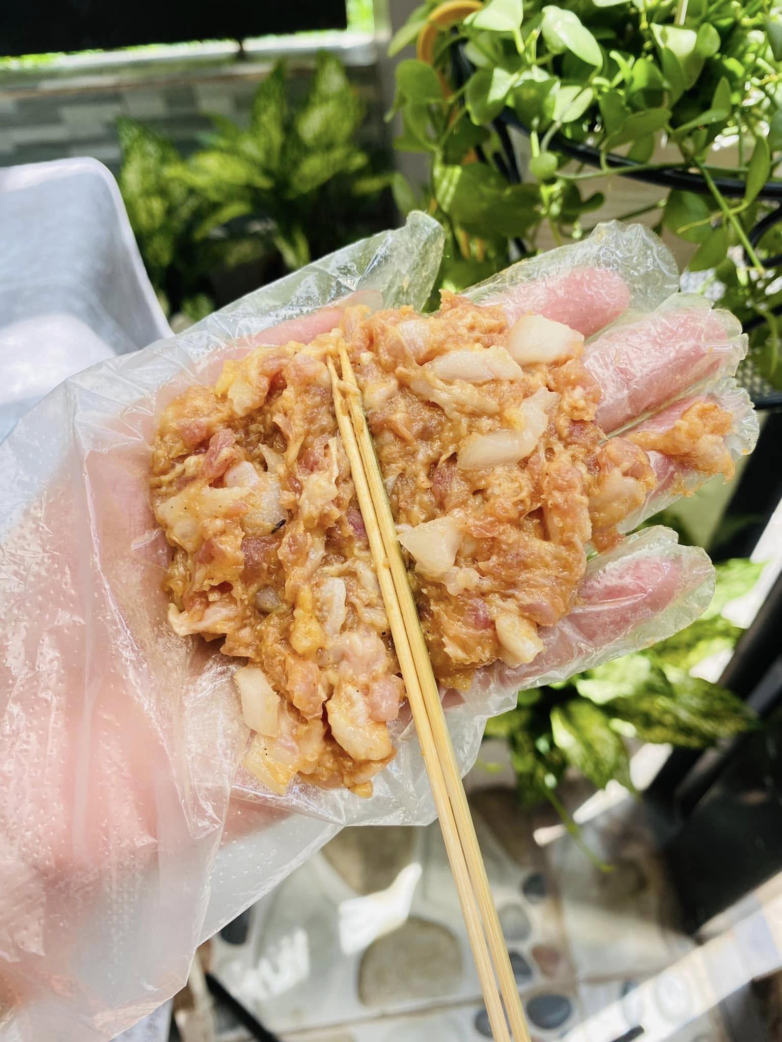 Mách bạn bí quyết làm món nem lụi thơm ngon tại nhà- Ảnh 7.