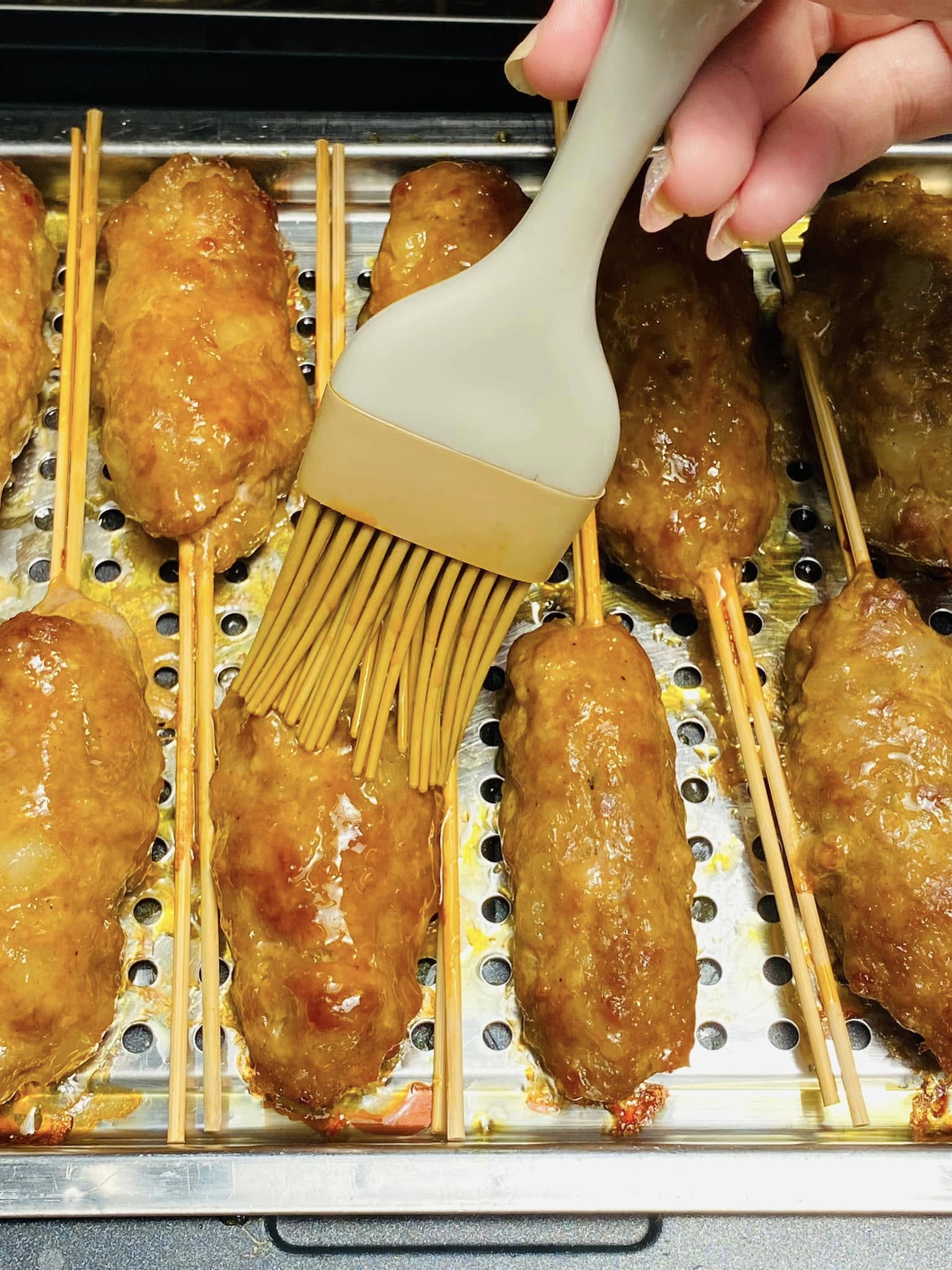 Mách bạn bí quyết làm món nem lụi thơm ngon tại nhà- Ảnh 9.