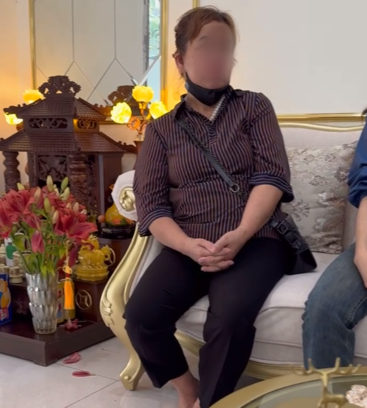 Mẹ bé trai hơn 1 tháng tuổi nghi bị bảo mẫu bạo hành: "Bà ấy hành hạ con ngay cả khi tôi ngủ cạnh" - Ảnh 4.