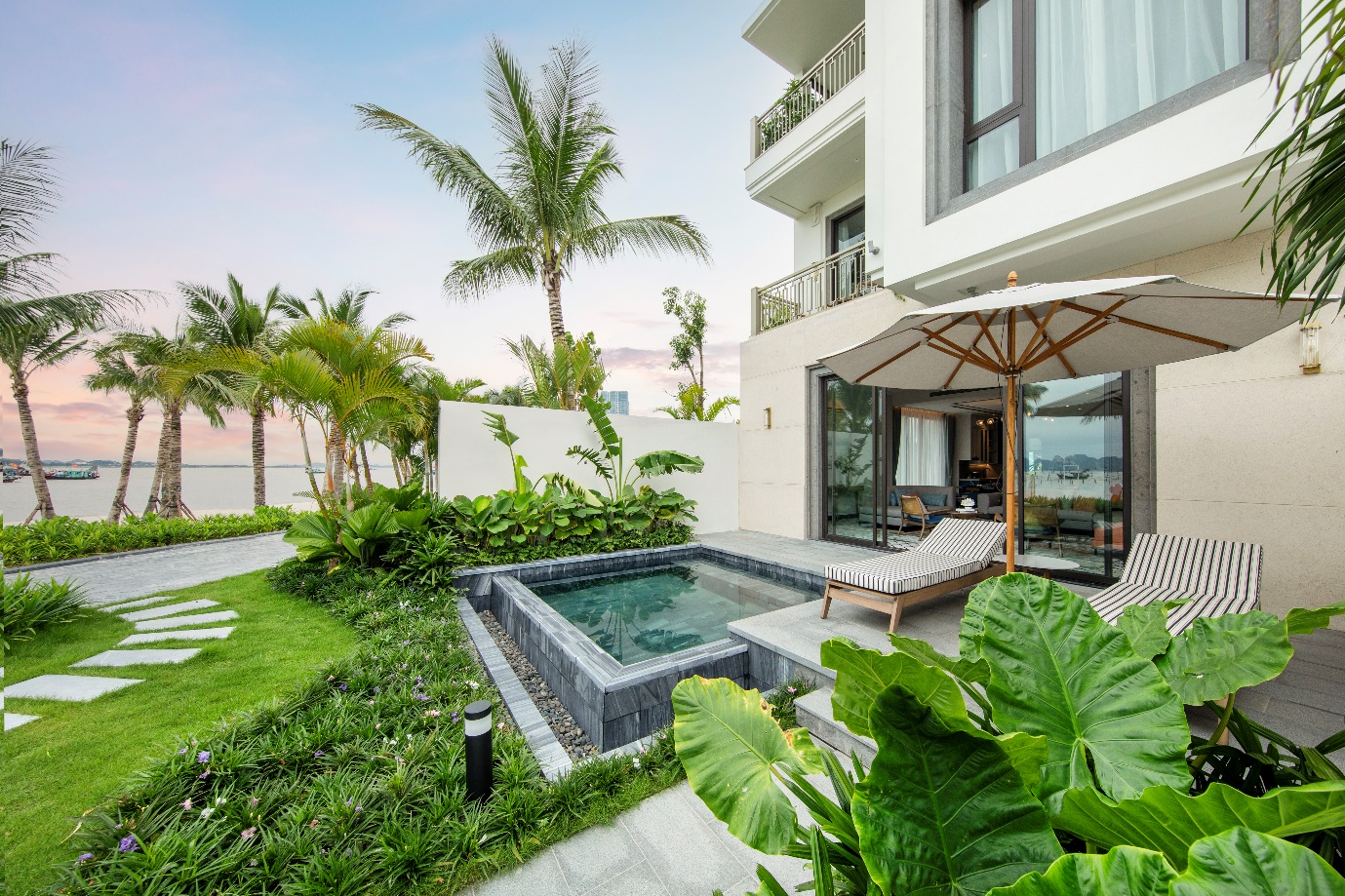 Bữa tiệc cuối năm tại không gian “sống như nghỉ dưỡng” Lagoon Residences bên vịnh di sản- Ảnh 2.