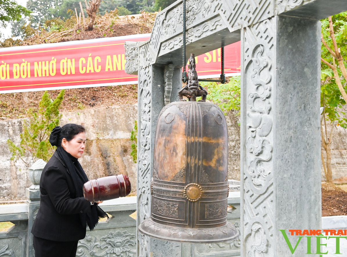 Bí thư Tỉnh ủy Lai Châu Giàng Páo Mỷ dự lễ khánh thành nhà bia ghi tên các anh hùng, liệt sỹ ở biên giới - Ảnh 3.