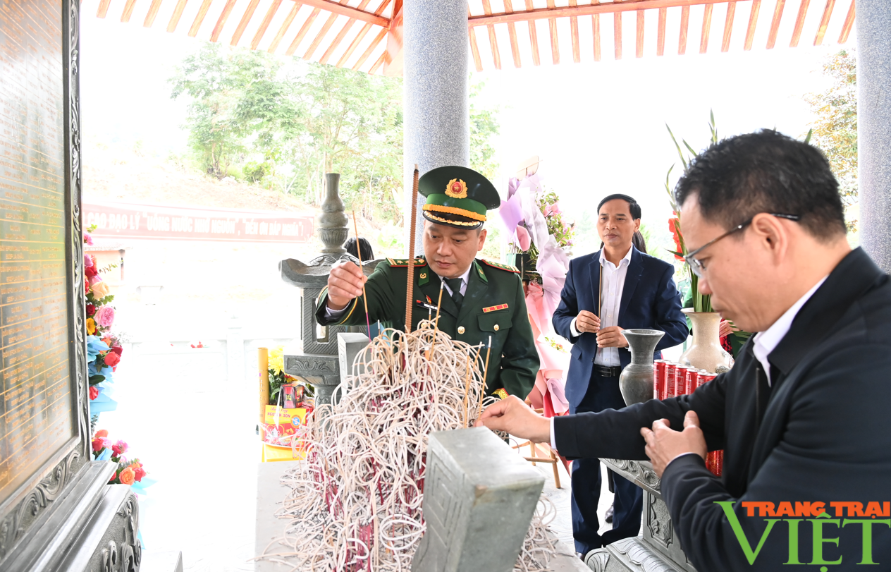 Bí thư Tỉnh ủy Lai Châu Giàng Páo Mỷ dự lễ khánh thành nhà bia ghi tên các anh hùng, liệt sỹ ở biên giới - Ảnh 7.