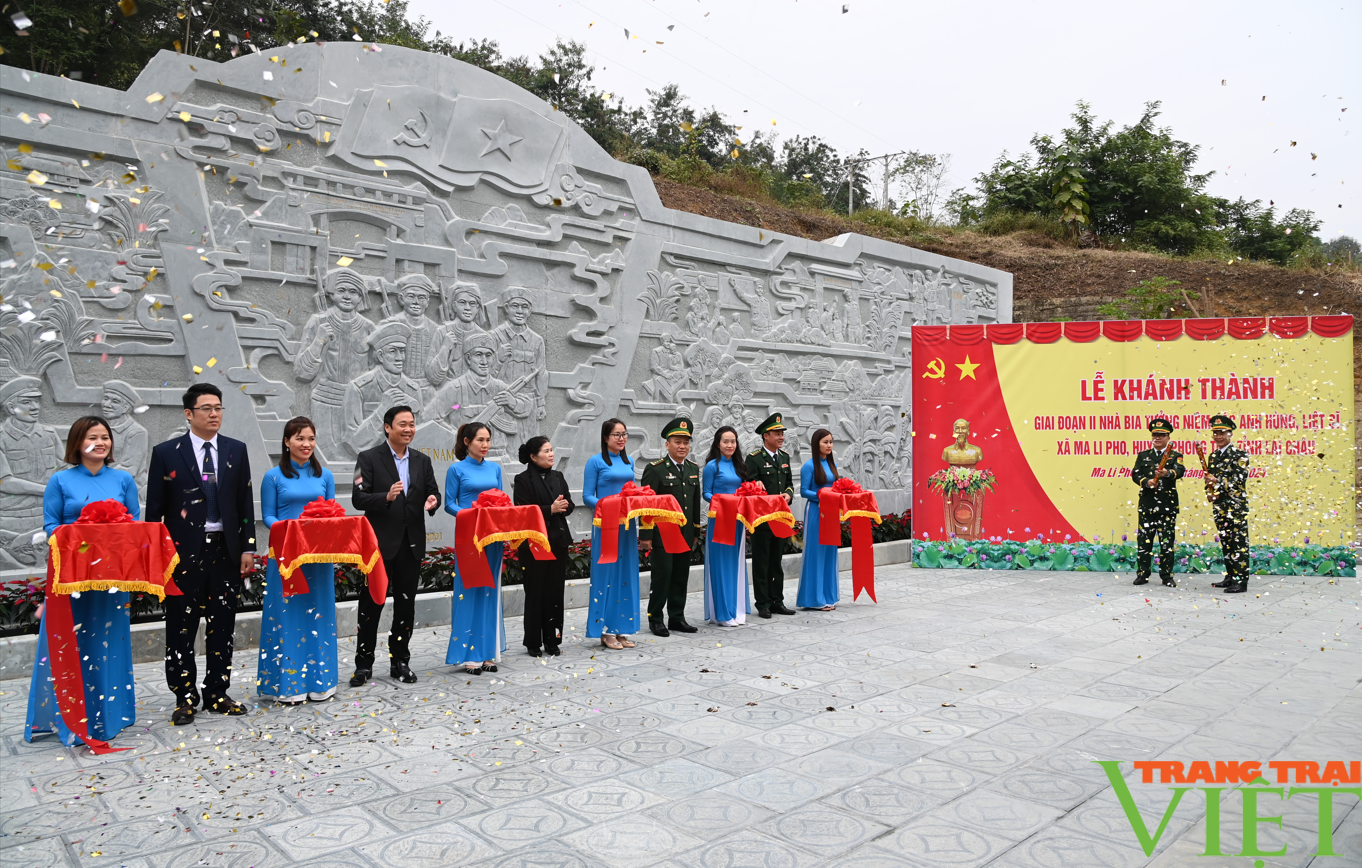 Bí thư Tỉnh ủy Lai Châu Giàng Páo Mỷ dự lễ khánh thành nhà bia ghi tên các anh hùng, liệt sỹ ở biên giới - Ảnh 1.