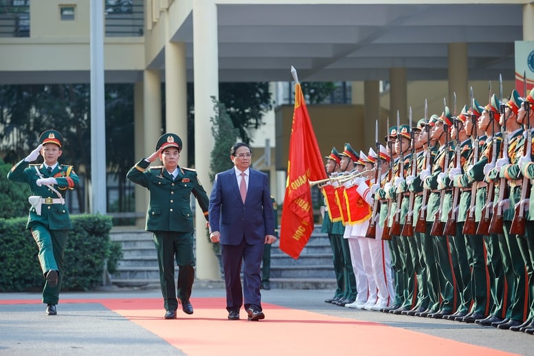 Thủ tướng Phạm Minh Chính thăm Học viện Kỹ thuật quân sự - Bộ Quốc phòng- Ảnh 1.