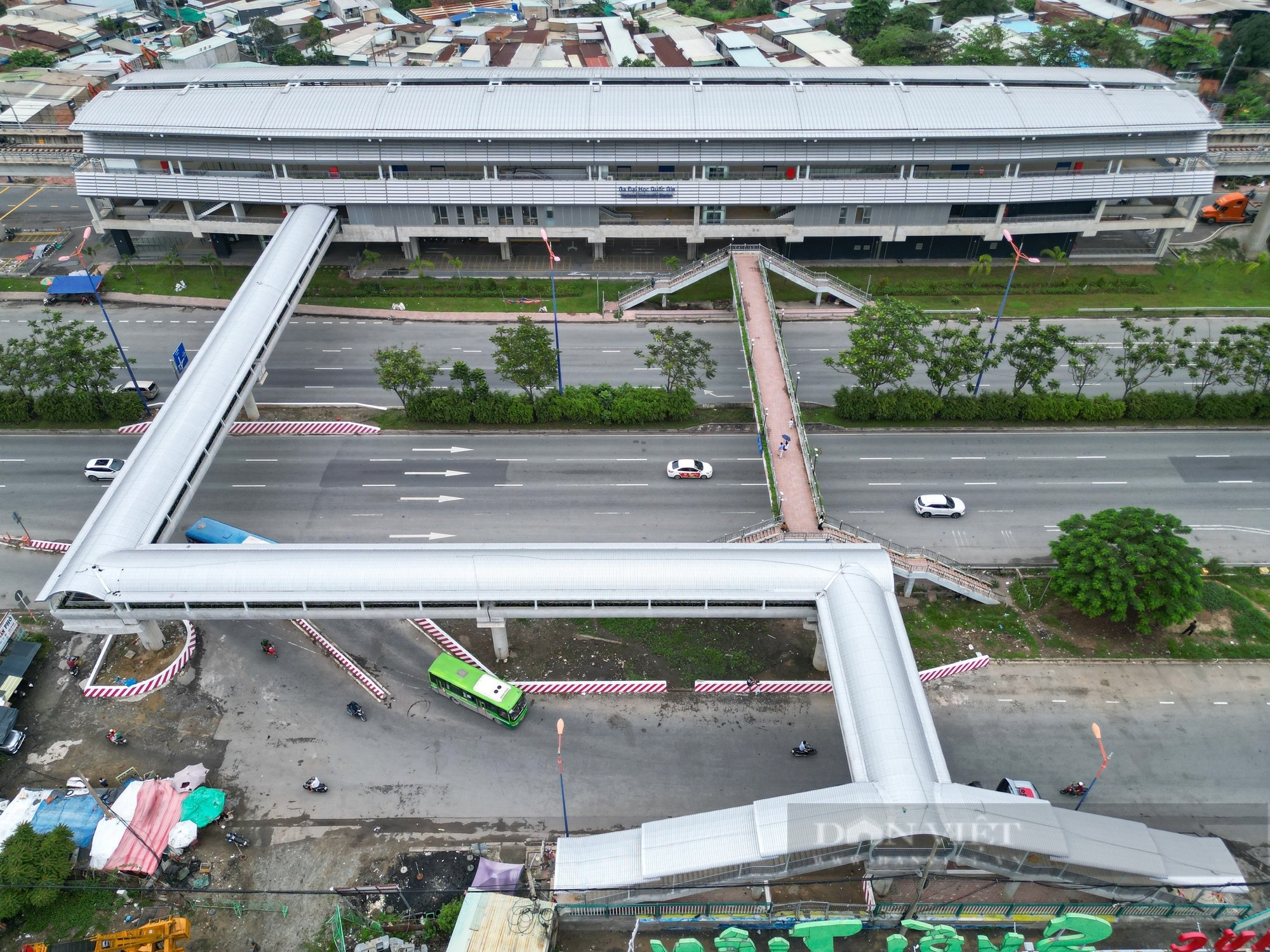 9 cầu bộ hành kết nối Metro 1 sẵn sàng phục vụ người dân - Ảnh 2.