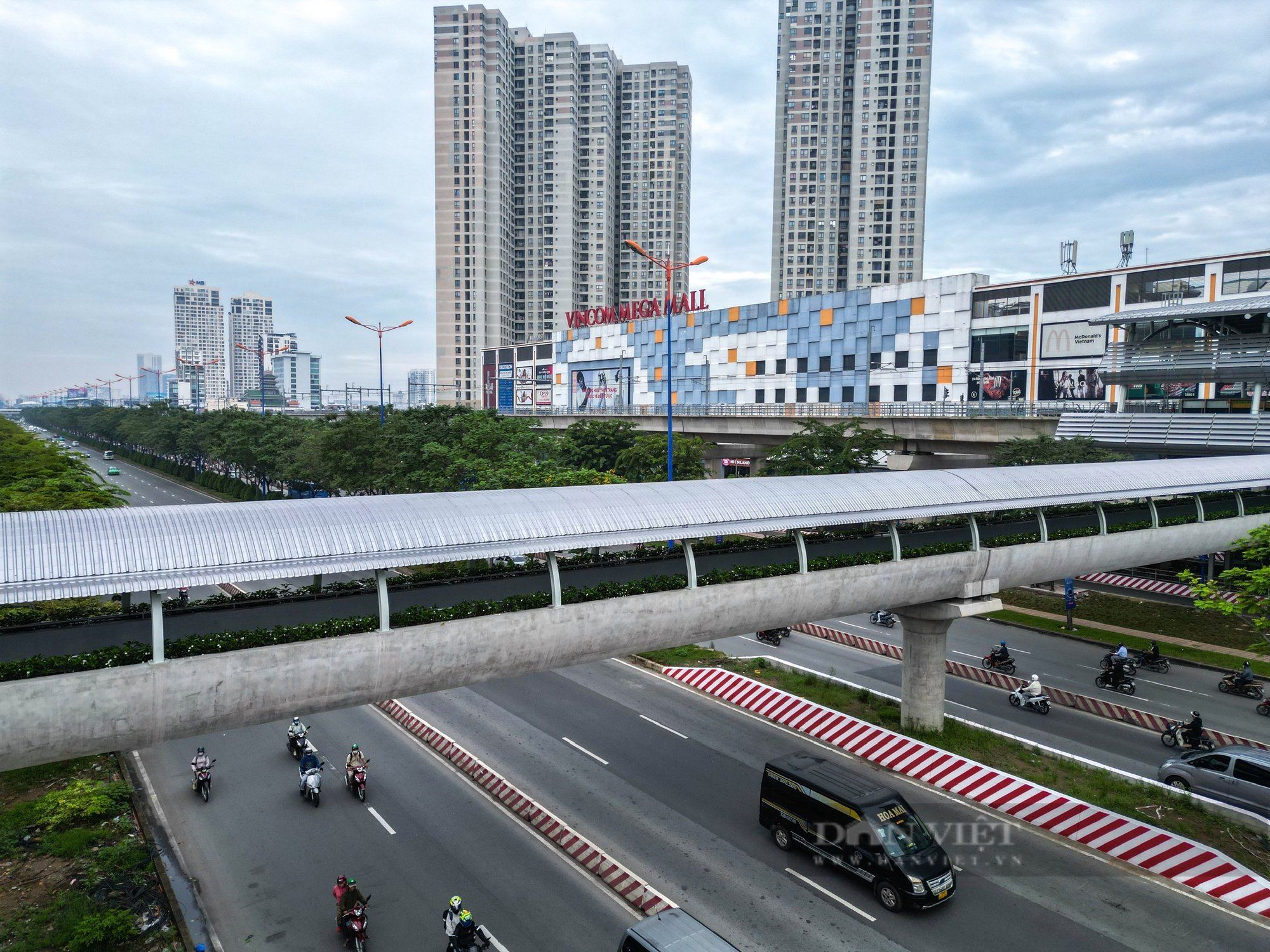 9 cầu bộ hành kết nối Metro 1 sẵn sàng phục vụ người dân - Ảnh 5.