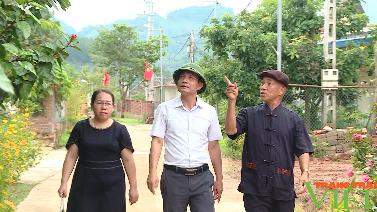 Gia làng, người có uy tín đưa kiến thức pháp luật đến với đồng bào dân tộc thiểu số - Ảnh 1.