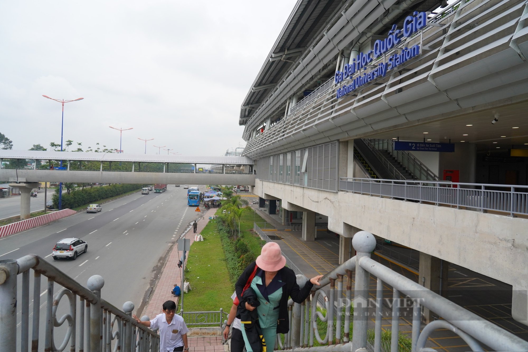 9 cầu bộ hành kết nối Metro 1 sẵn sàng phục vụ người dân - Ảnh 6.