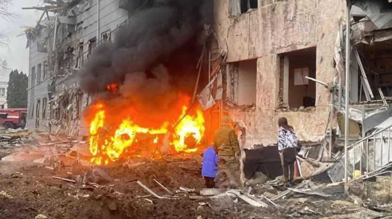 Ukraine dội tên lửa như mưa vào vùng Kursk của Nga - Ảnh 1.
