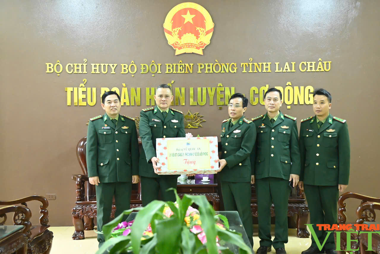 Chủ tịch UBND tỉnh Lai Châu Lê Văn Lương kiểm tra công tác chuẩn bị chương trình "Xuân biên phòng ấm lòng dân bản" - Ảnh 7.