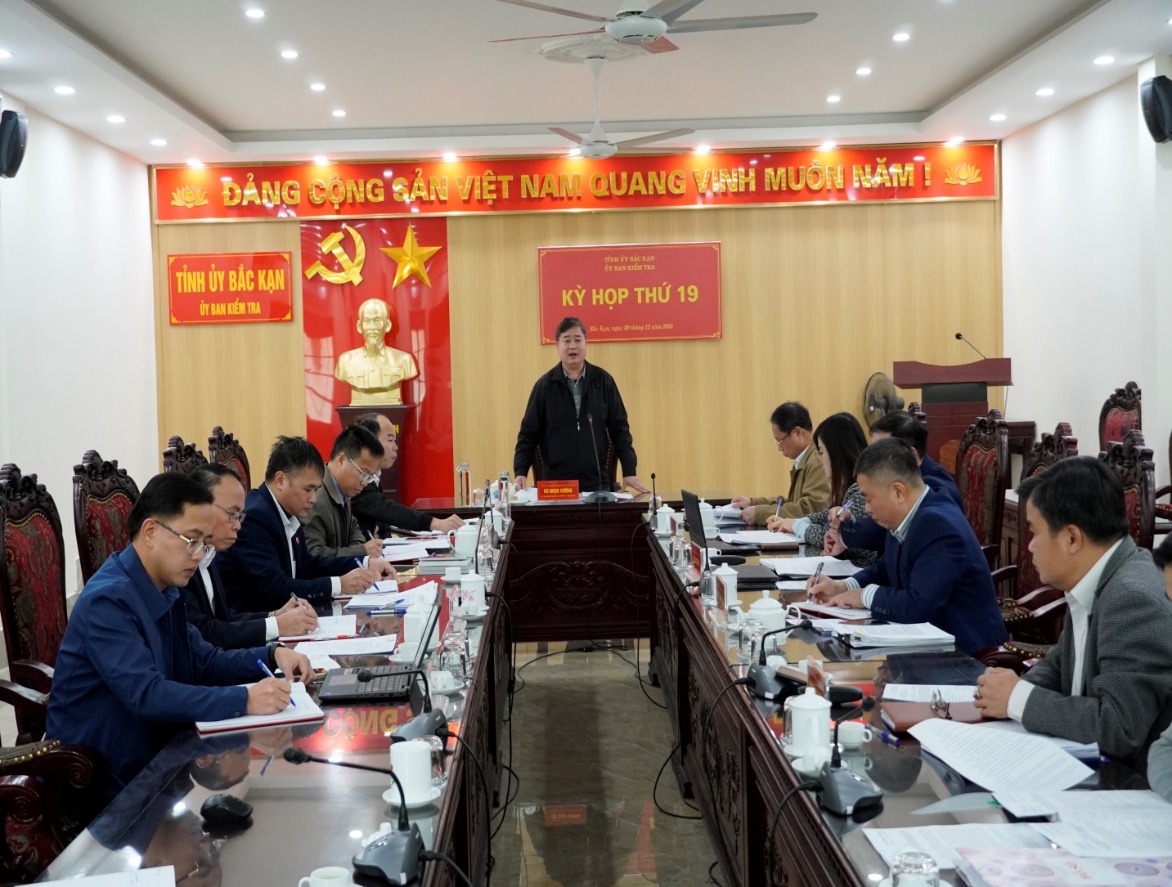 Kỷ luật 2 Phó trưởng Công an huyện do vi phạm khi còn công tác tại Trại tạm giam - Ảnh 1.