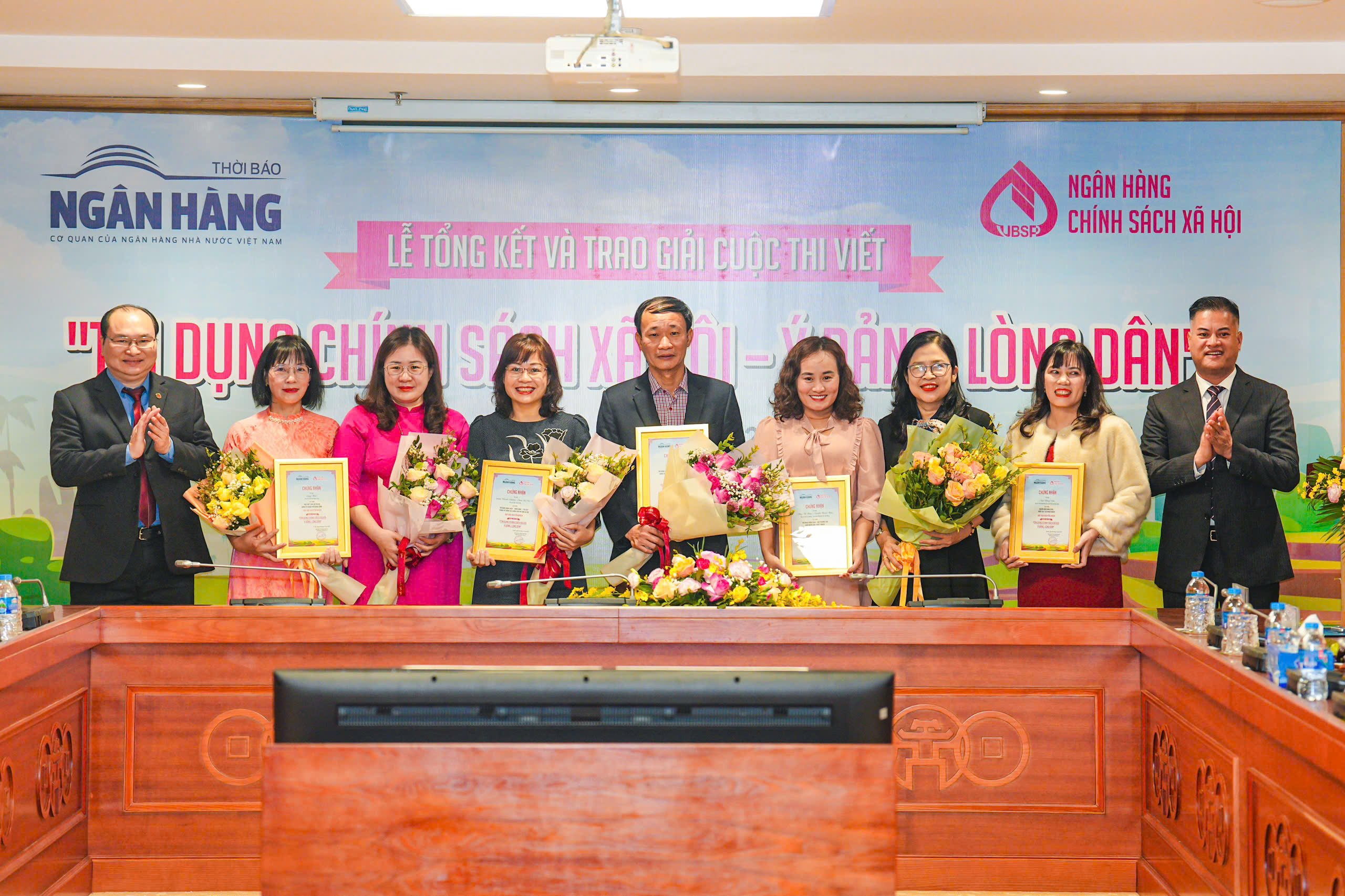 17 tác phẩm xuất sắc nhất được trao giải Cuộc thi viết “Tín dụng Chính sách xã hội - Ý Đảng, lòng Dân” - Ảnh 7.
