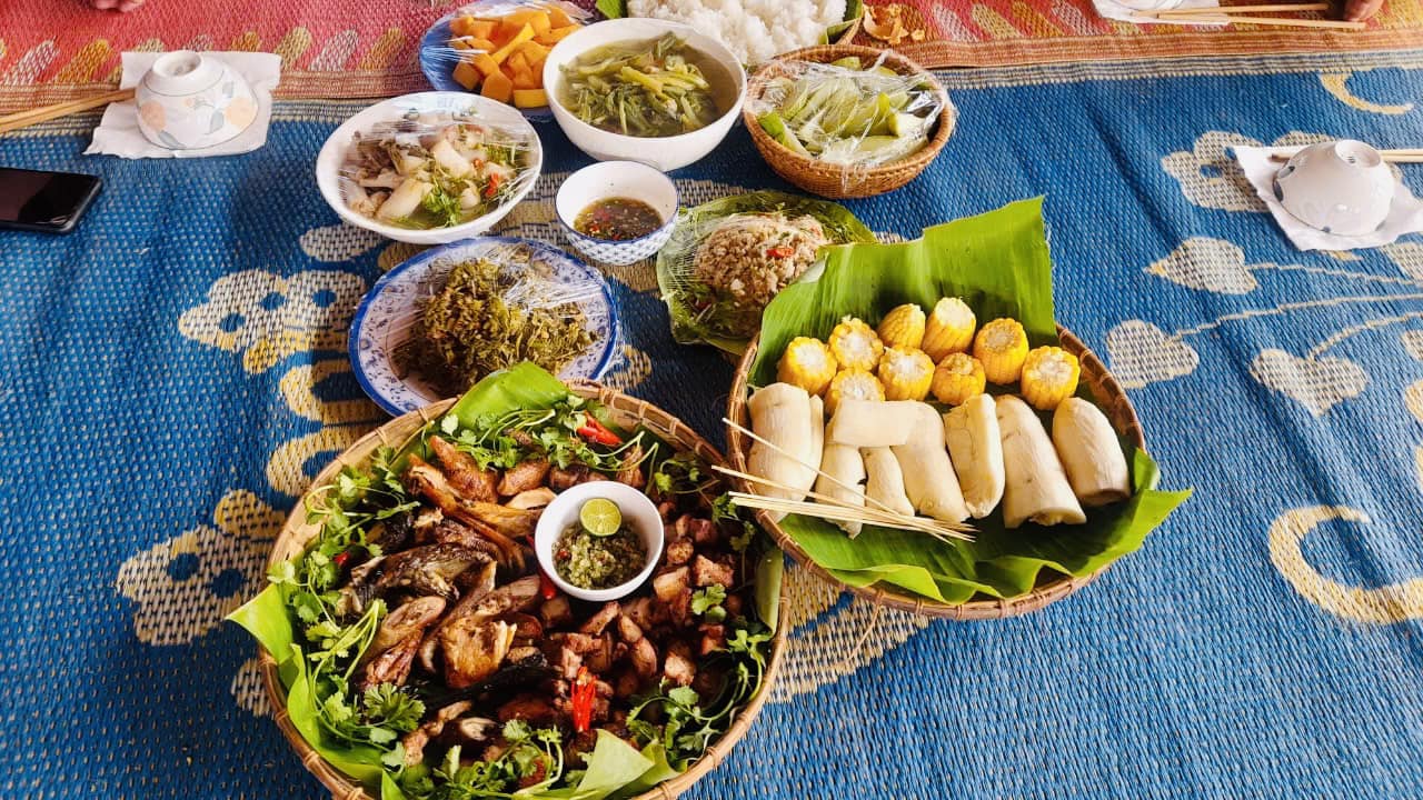 Ngay sát Măng Đen có một ngôi làng “níu chân” du khách bởi hương thơm đặc trưng này - Ảnh 9.
