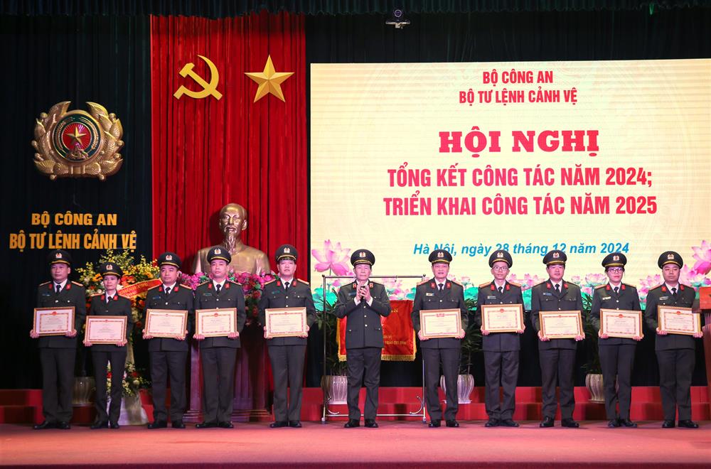Thứ trưởng Bộ Công an yêu cầu nhanh chóng hoàn thành công tác điều tra cơ bản, phương án cảnh vệ ở 63 tỉnh, thành - Ảnh 2.